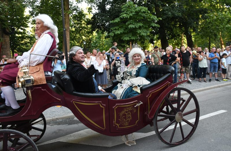 Bjelovar - grad-bjelovar.com - Bjelovarčani dočekali svoju caricu