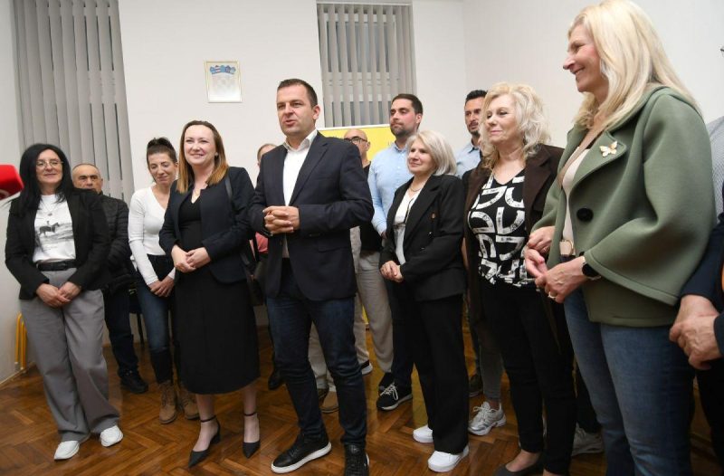 Bjelovar - grad-bjelovar.com, Politika - Dario i Ivana prvi čestitali Marku