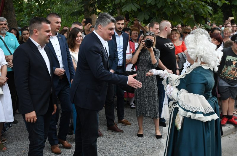 Bjelovar - grad-bjelovar.com, Kazališta - Predsjednik RH upoznao Caricu