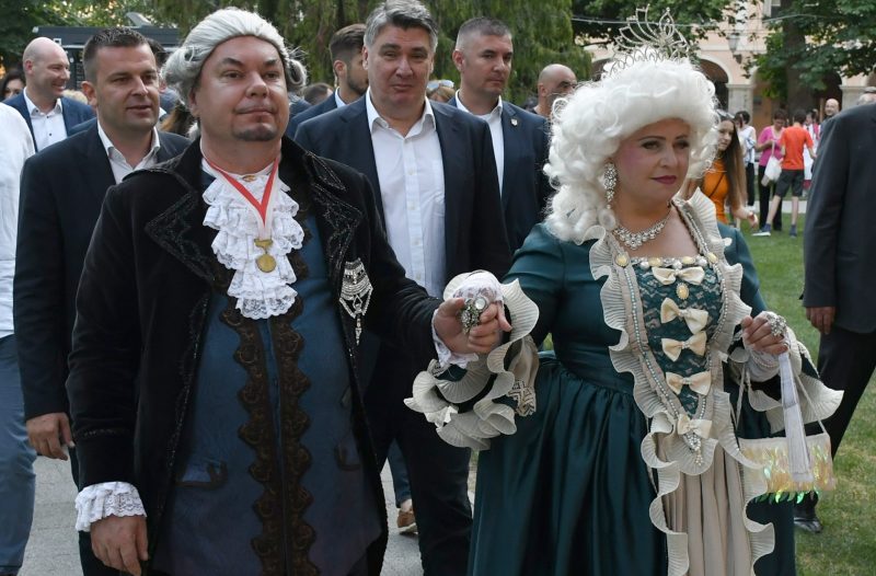 Bjelovar - grad-bjelovar.com, Kazališta - Predsjednik RH upoznao Caricu