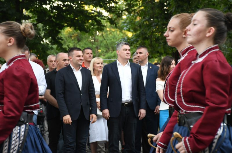 Bjelovar - grad-bjelovar.com, Kazališta - Predsjednik RH upoznao Caricu