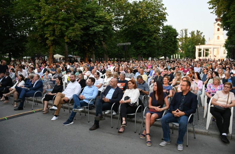 Bjelovar - grad-bjelovar.com - Big band played Abba
