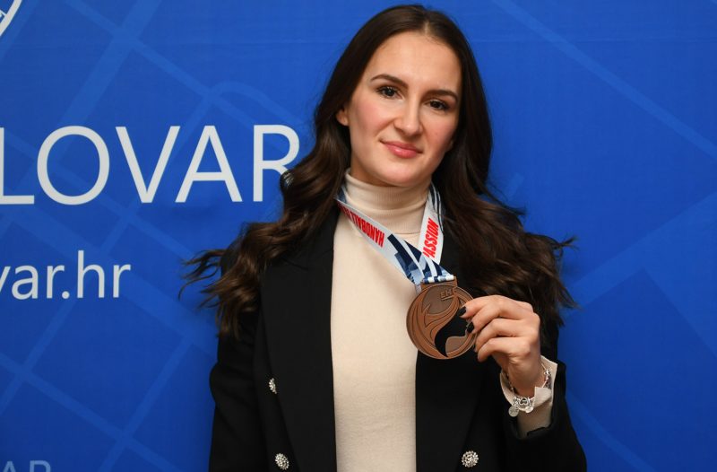 Bjelovar - grad-bjelovar.com - Darovi za brončanu Josipu Mamić