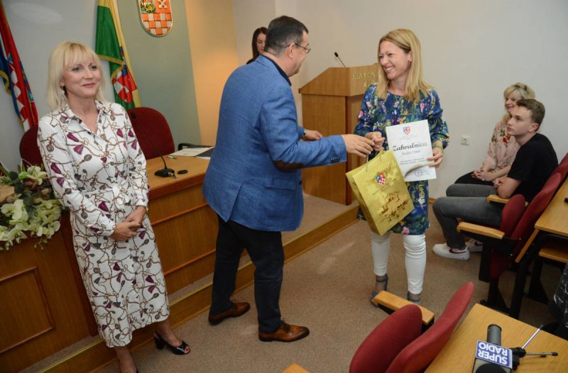 Bjelovar - grad-bjelovar.com - Nagrađeni najbolji učenici